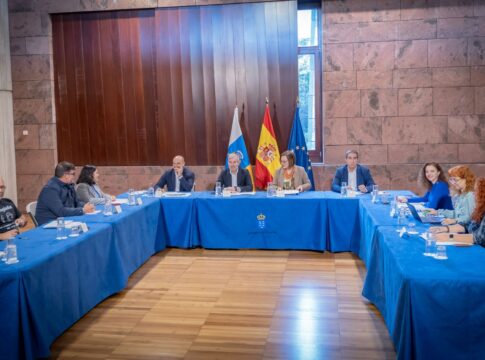 El Foro Canario de Inmigración cierra filas en torno a la urgencia del traslado de menores a otras comunidades