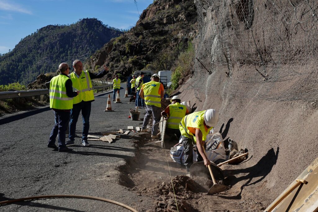 El Cabildo invierte 352.000 euros en afianzar 170 metros de taludes en la carretera entre Ayacata y Tunte