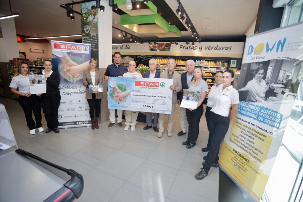 SPAR Gran Canaria entrega a la Asociación Síndrome de Down más de 10.000 euros por la venta de sus  calendarios solidarios