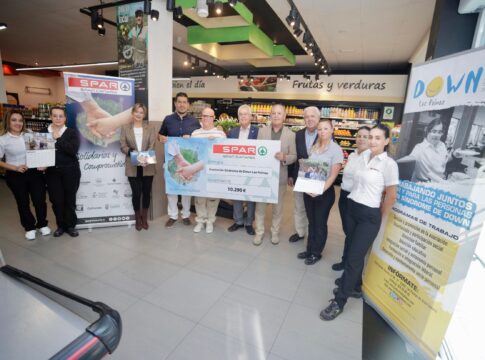 SPAR Gran Canaria entrega a la Asociación Síndrome de Down más de 10.000 euros por la venta de sus  calendarios solidarios