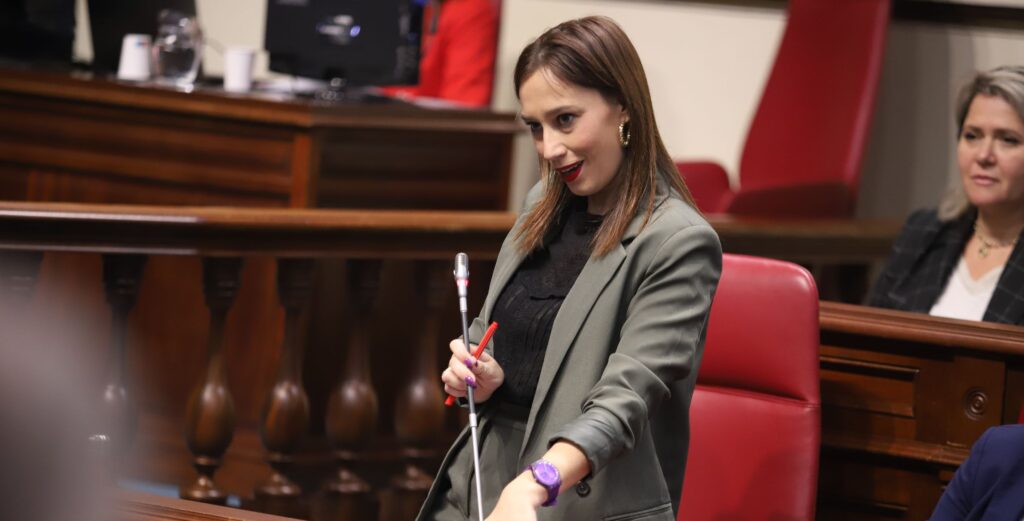 Fierro al PP: “Van ustedes en la dirección contraria a la solución de los problemas que tienen los canarios y canarias”