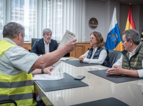 Clavijo hace suyas las reclamaciones de agricultores y ganaderos y las defenderá ante el Estado y Europa