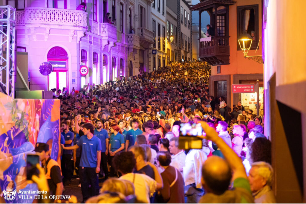 Más de 20.000 personas participaron en el coso apoteósico de La Orotava