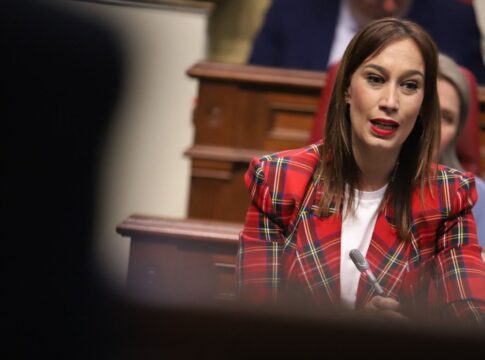 El PSOE Canarias exige al PP que aclare si las comunidades donde gobierna con Vox van a cumplir con la acogida de migrantes