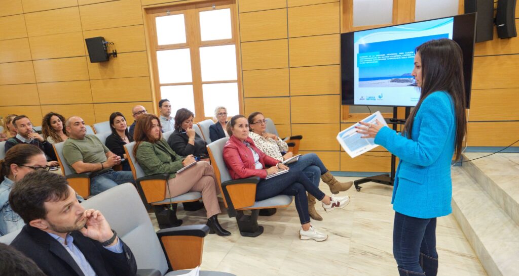 El Cabildo de Fuerteventura acerca la ordenanza provisional de acampadas (OPI) a municipios y a la Asociación de Campistas