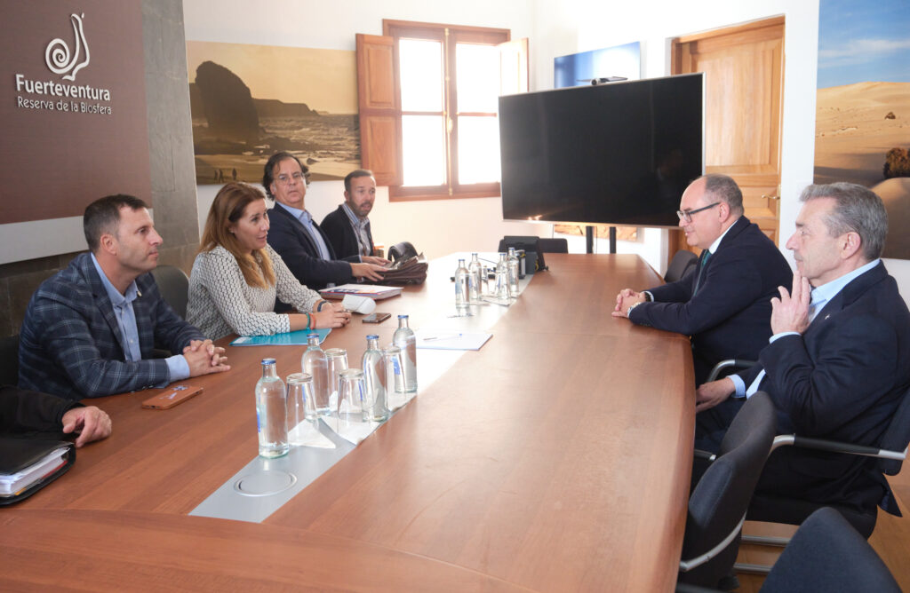 Cabildo, Gobierno autónomo y Ayuntamiento de Pájara buscan soluciones con Armas para recuperar la conectividad diaria de Morro Jable a Gran Canaria