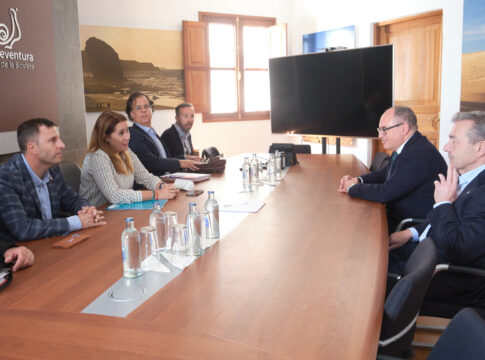 Cabildo, Gobierno autónomo y Ayuntamiento de Pájara buscan soluciones con Armas para recuperar la conectividad diaria de Morro Jable a Gran Canaria
