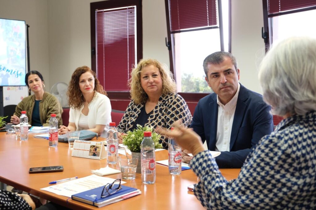 Domínguez resalta la labor del tercer sector y confirma la apuesta del Gobierno por las personas con discapacidad