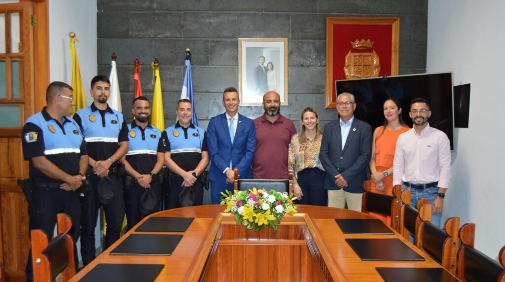 La Aldea de San Nicolás da la bienvenida a tres nuevos de la Policía Local