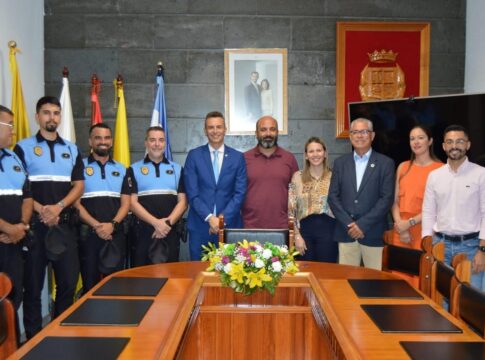 La Aldea de San Nicolás da la bienvenida a tres nuevos de la Policía Local