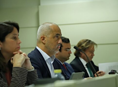 Ramón Morales defiende la inversión de 3.000 millones de euros para los aeropuertos de Canarias a través de las tasas aeroportuarias
