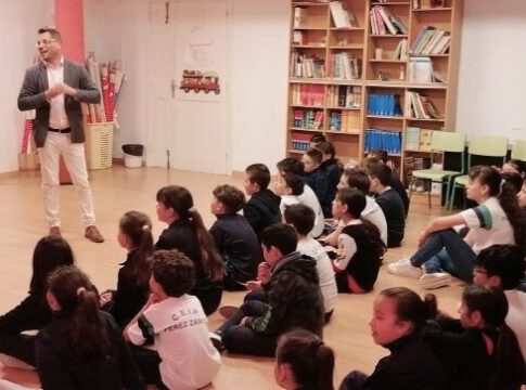 Alcalde y concejales visitan los colegios realejeros dentro del proyecto ‘Niñ@landia’ y las acciones del PLIA 2023-2026