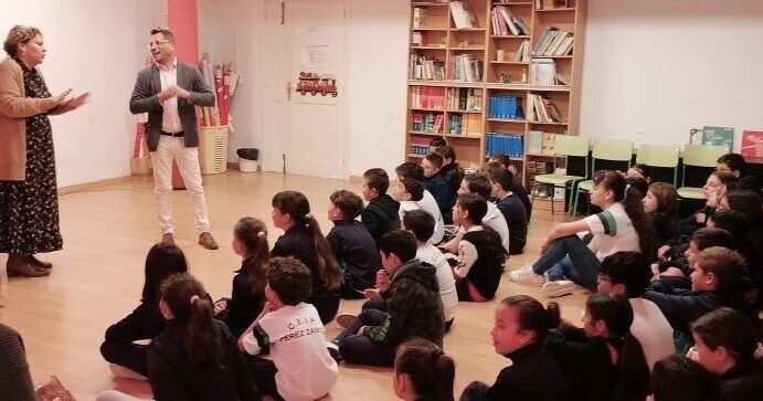 Alcalde y concejales visitan los colegios realejeros dentro del proyecto ‘Niñ@landia’ y las acciones del PLIA 2023-2026