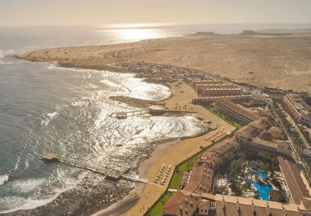 El Cabildo de Fuerteventura felicita al Bahía Real de Corralejo, elegido como uno de los mejores hoteles del mundo