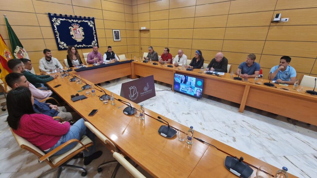 Cabildo, ExcelFuert y Ashotel presentan a empresarios y ayuntamientos majoreros el proyecto de Comunidades Turísticas Circulares