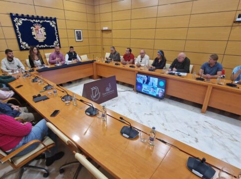 Cabildo, ExcelFuert y Ashotel presentan a empresarios y ayuntamientos majoreros el proyecto de Comunidades Turísticas Circulares