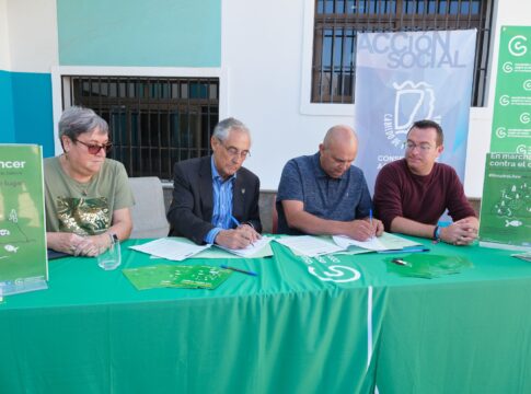 Cabildo y AECC proporcionan el primer espacio libre de humos de Fuerteventura en el exterior del Centro Insular de Juventud