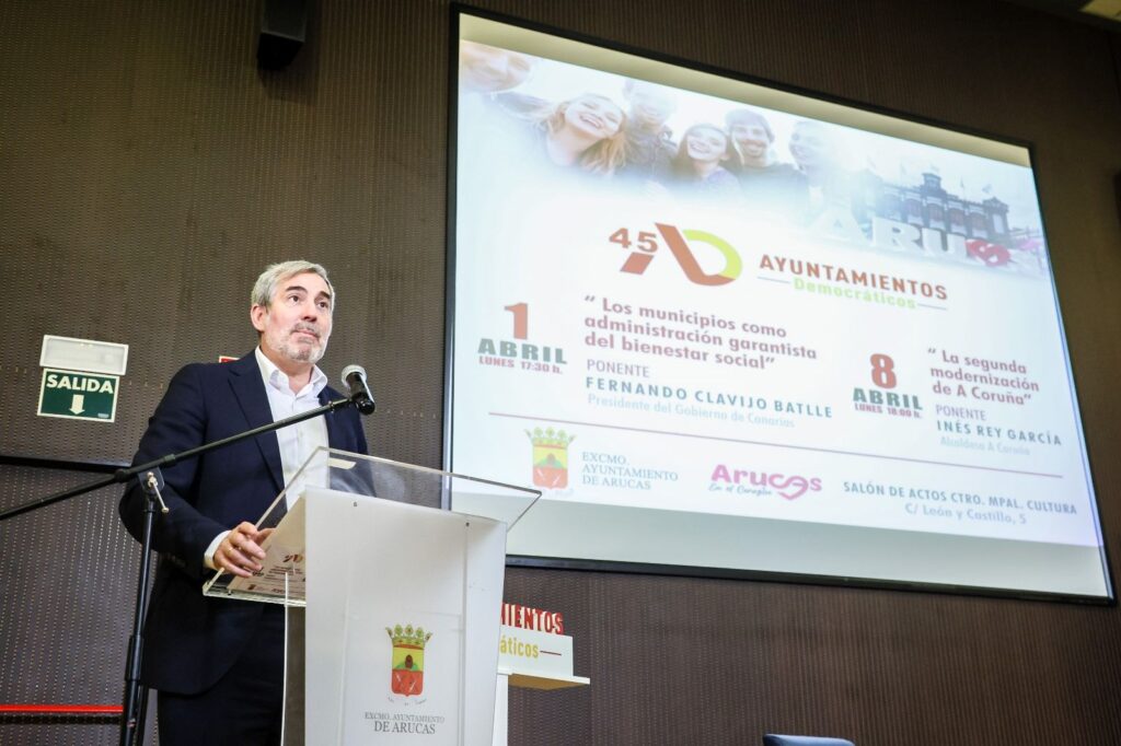 Clavijo plantea revisar las competencias y la financiación de los ayuntamientos para garantizar los servicios públicos