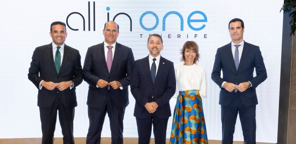 CaixaBank inaugura su centro ‘all in one’ Tenerife