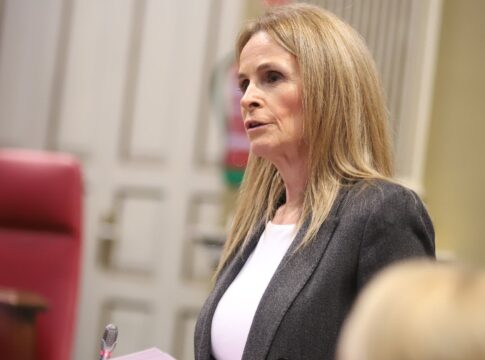 Luz Reverón avisa que las indemnizaciones por la “chapuza” del PSOE en la adjudicación del anillo insular las pagaremos los canarios