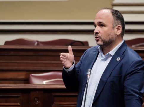 Valbuena acusa al PP de construir "un relato a base de mentiras" en la comisión de investigación del caso Koldo