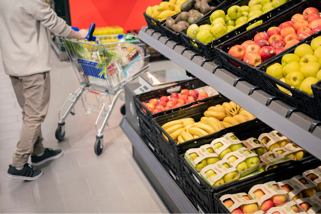 Los canarios destinan 1 de cada 3 euros de su cesta de la compra anual a productos frescos