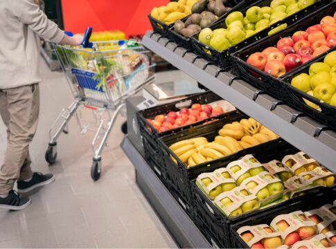 Los canarios destinan 1 de cada 3 euros de su cesta de la compra anual a productos frescos