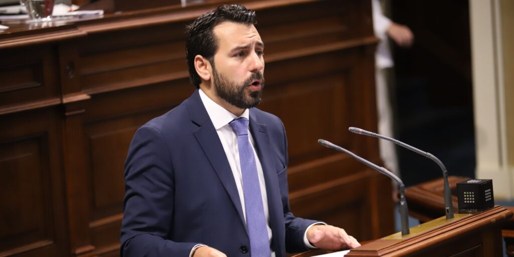 Hernández: “Estamos ante una nueva tomadura de pelo de este Gobierno, que escurre el bulto para no bonificar el combustible a Fuerteventura y Lanzarote”