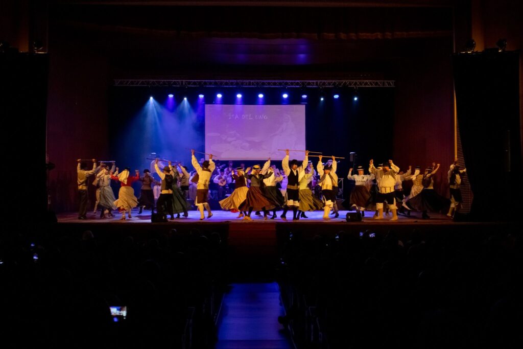 La agrupación folclórica Oroval celebra su XVIII festival ‘Pueblo a Pueblo’