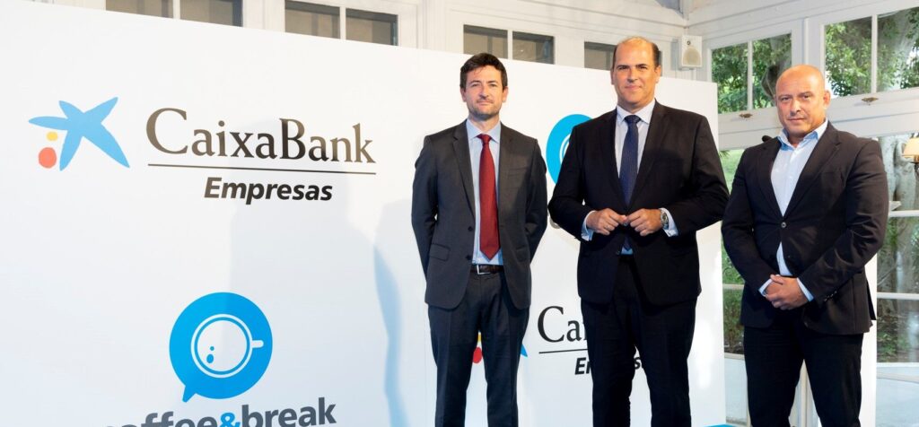 CaixaBank reúne a más de 140 empresarios de Canarias para abordar las perspectivas económicas para 2024