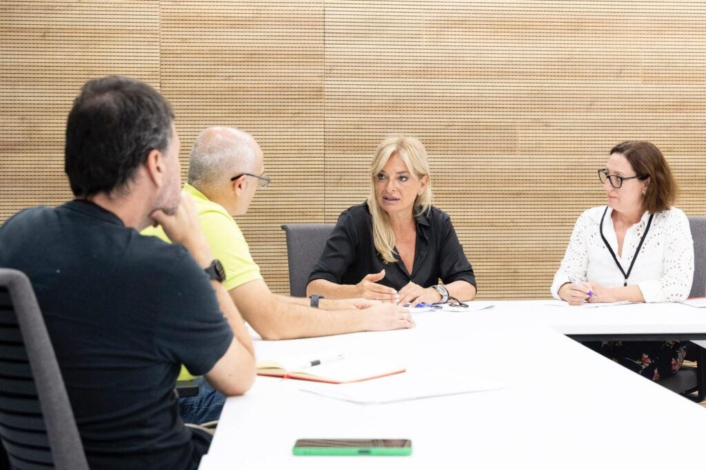Esther Monzón se reúne con CCOO para analizar la situación del sector sanitario público en las islas