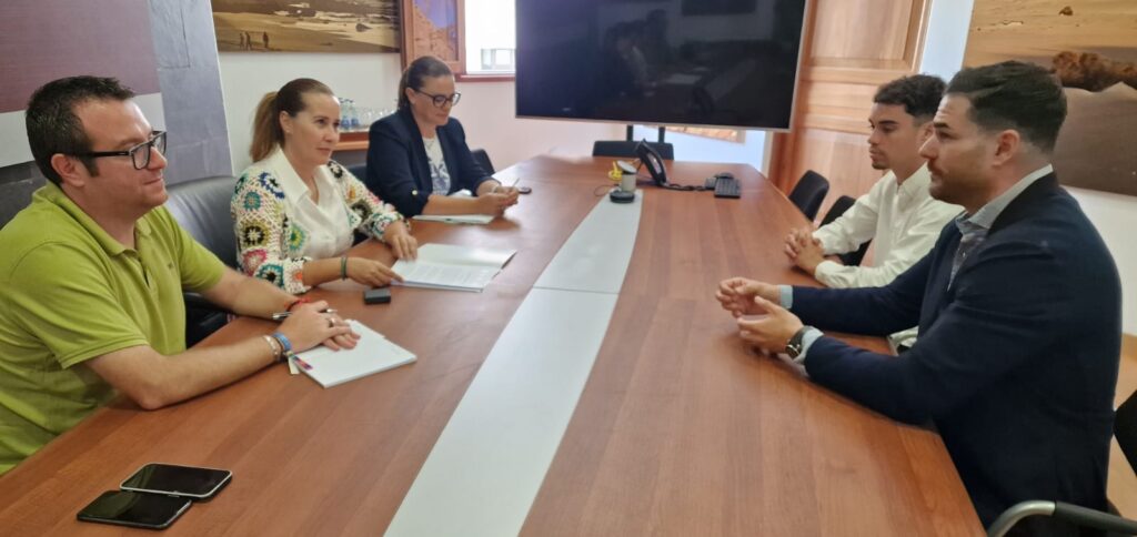 El Cabildo de Fuerteventura recibe el borrador de la Ley Canaria de Apoyo a la Juventud Empresaria