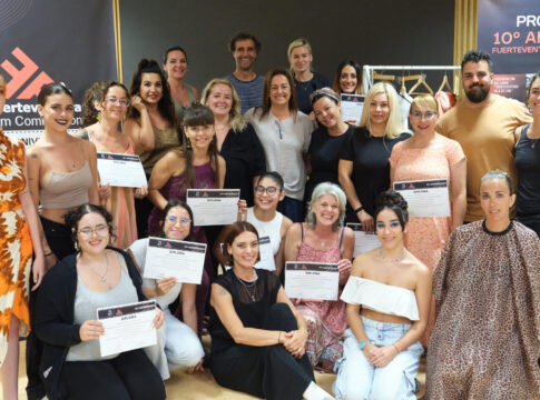 Fuerteventura Film Commission forma a casi una veintena de personas en maquillaje y peluquería para reportajes fotográficos