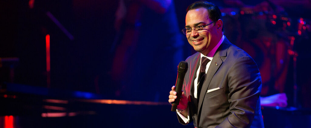 Gilberto Santa Rosa elige Santa Cruz para celebrar sus 48 años sobre el  escenario