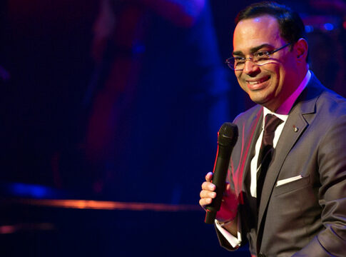 Gilberto Santa Rosa elige Santa Cruz para celebrar sus 48 años sobre el  escenario