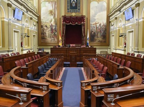 El PSOE lleva a Pleno el Pacto canario por la inmigración, los recortes de la Formación Profesional y las modificaciones de la Ley del Cambio Climático