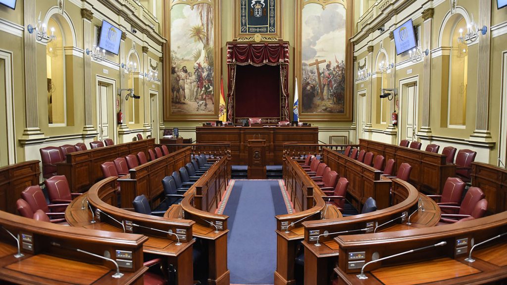 El PSOE lleva a Pleno el Pacto canario por la inmigración, los recortes de la Formación Profesional y las modificaciones de la Ley del Cambio Climático