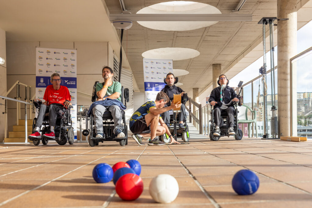 Relevo Paralímpico llega a la Unidad de Lesionados Medulares del Hospital Insular de Gran Canaria