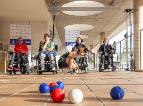 Relevo Paralímpico llega a la Unidad de Lesionados Medulares del Hospital Insular de Gran Canaria