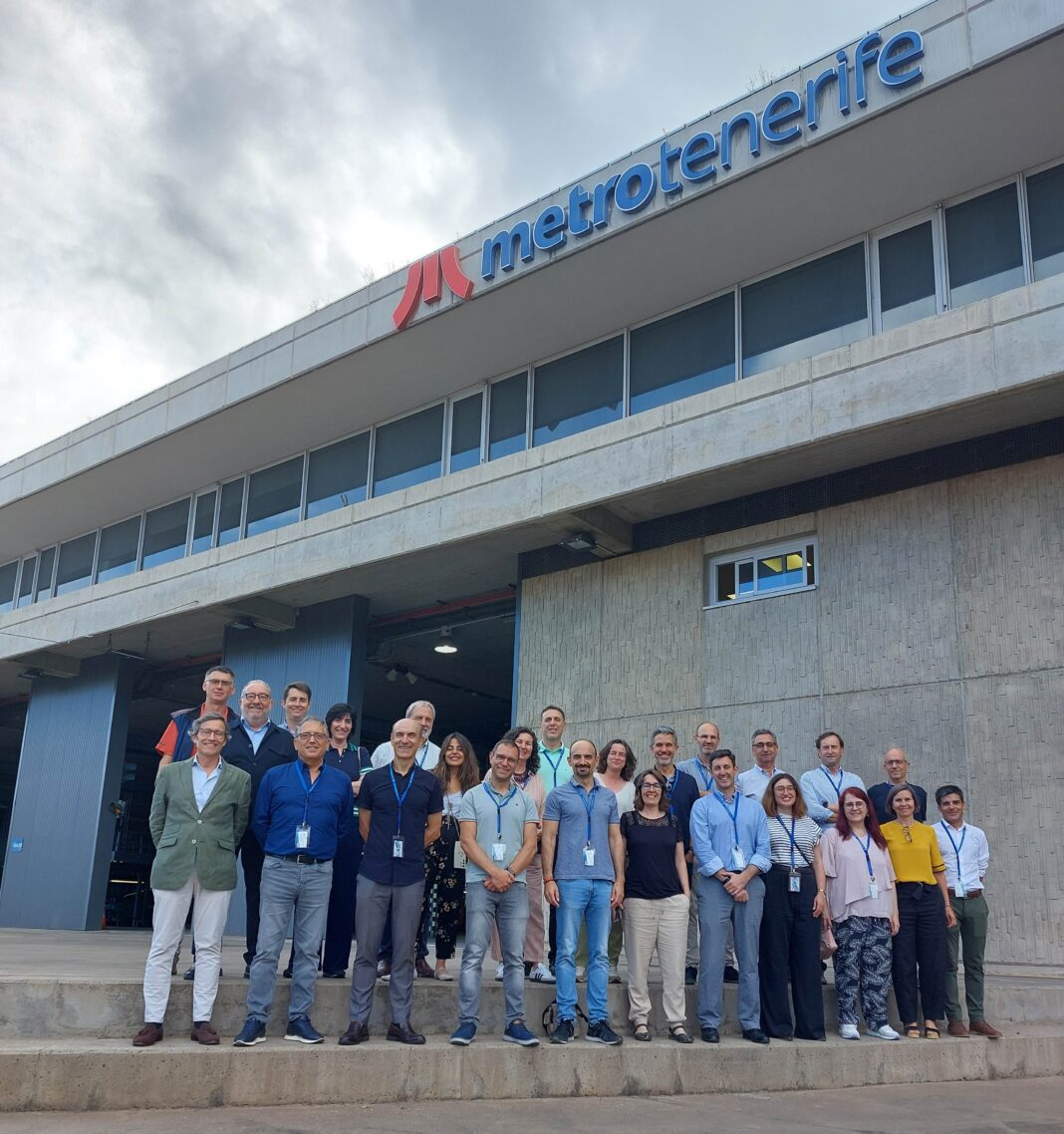 Metrotenerife presentó a una veintena de operadores nacionales las últimas mejoras de accesibilidad en sus tranvías