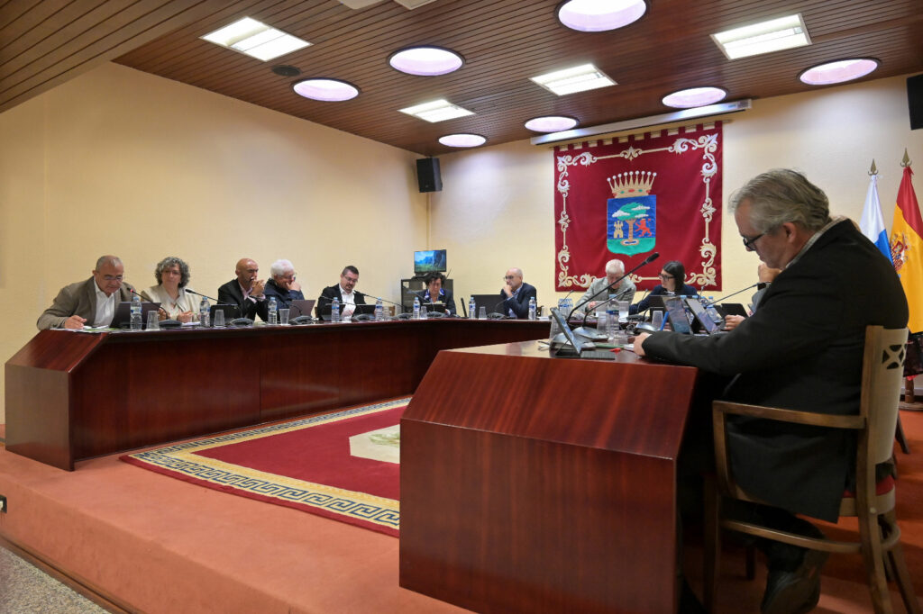El Cabildo de El Hierro aprueba la eliminación del sistema AFIS y la puesta en marcha de mejoras en el aeropuerto