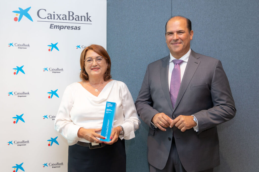 Esther Cabrera, CEO del Grupo Lanzarote Bus, gana el ‘CaixaBank Premio Empresaria’ en Canarias