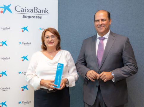 Esther Cabrera, CEO del Grupo Lanzarote Bus, gana el ‘CaixaBank Premio Empresaria’ en Canarias