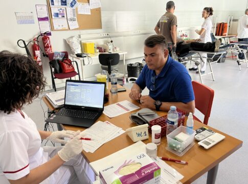 Femete dona sangre por su 45 aniversario
