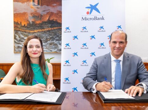 MicroBank y el Ayuntamiento de Arona firman un convenio de colaboración para incentivar el autoempleo y la actividad emprendedora