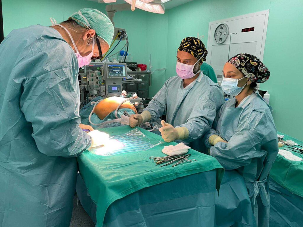 Hospiten analiza los beneficios de las intervenciones laparoscópicas en hernias ventrales