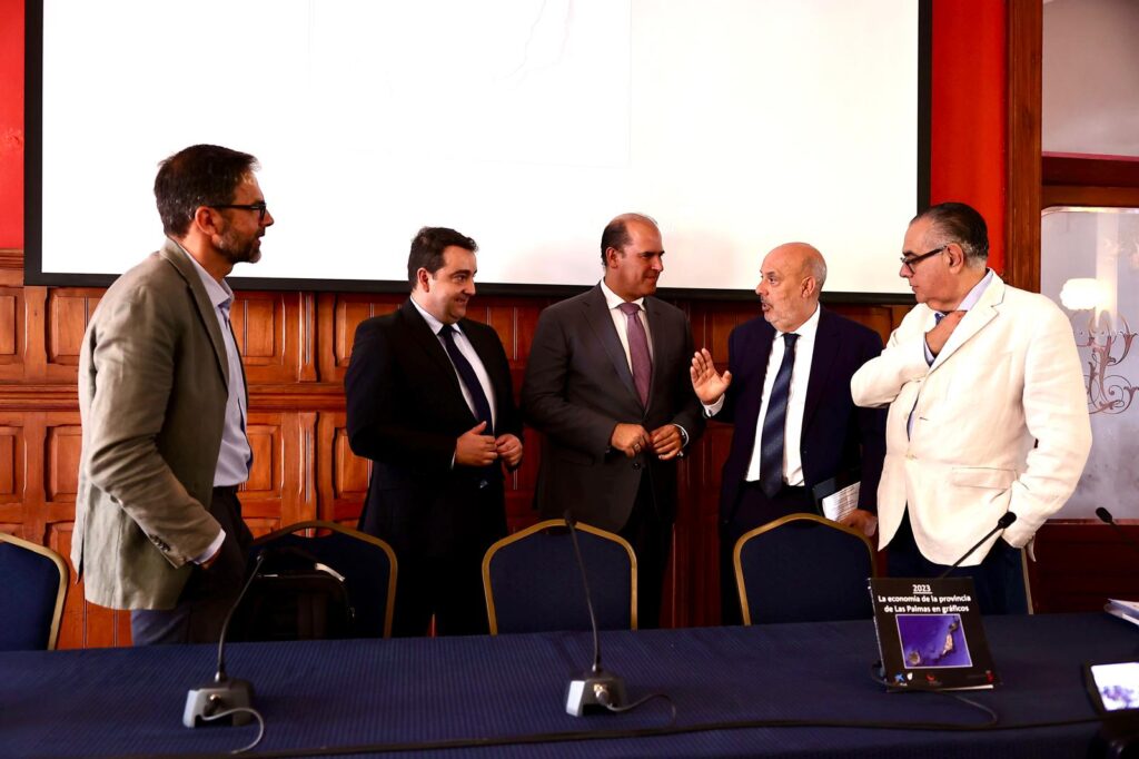 Canarias crece, pero se aleja progresivamente del resto de España y Europa