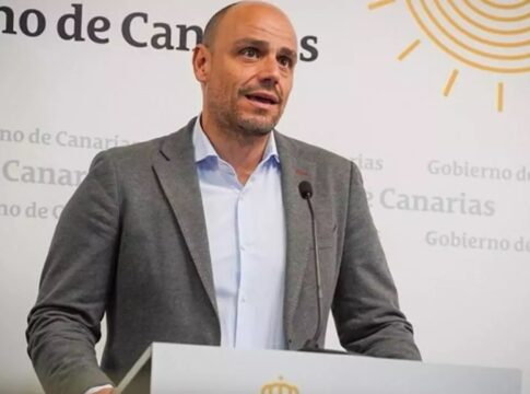 El Gobierno canario pide “compromiso con la emergencia humanitaria” de los menores migrantes mientras sigue adelante con su plan de acogerlos en carpas