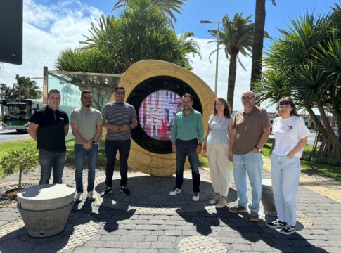 Santa Cruz de La Palma se promociona con un nuevo tótem turístico que proyecta el patrimonio y la cultura de la capital palmera