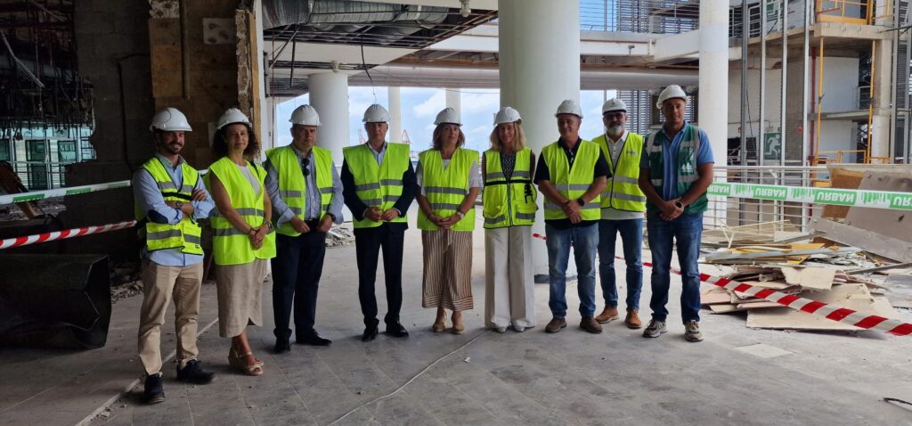 FEDEPORT acompaña a la Autoridad Portuaria de Las Palmas a visitar a su socio, el Centro Comercial El Muelle, tras cumplirse el primer mes de su reforma